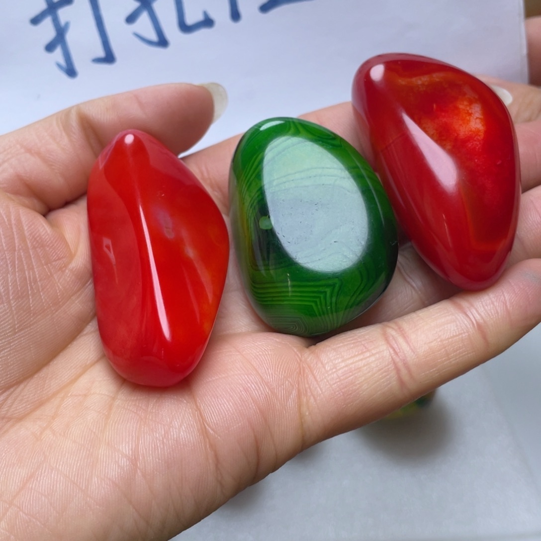 向***定玛瑙/玉髓未镶嵌珠宝奇石