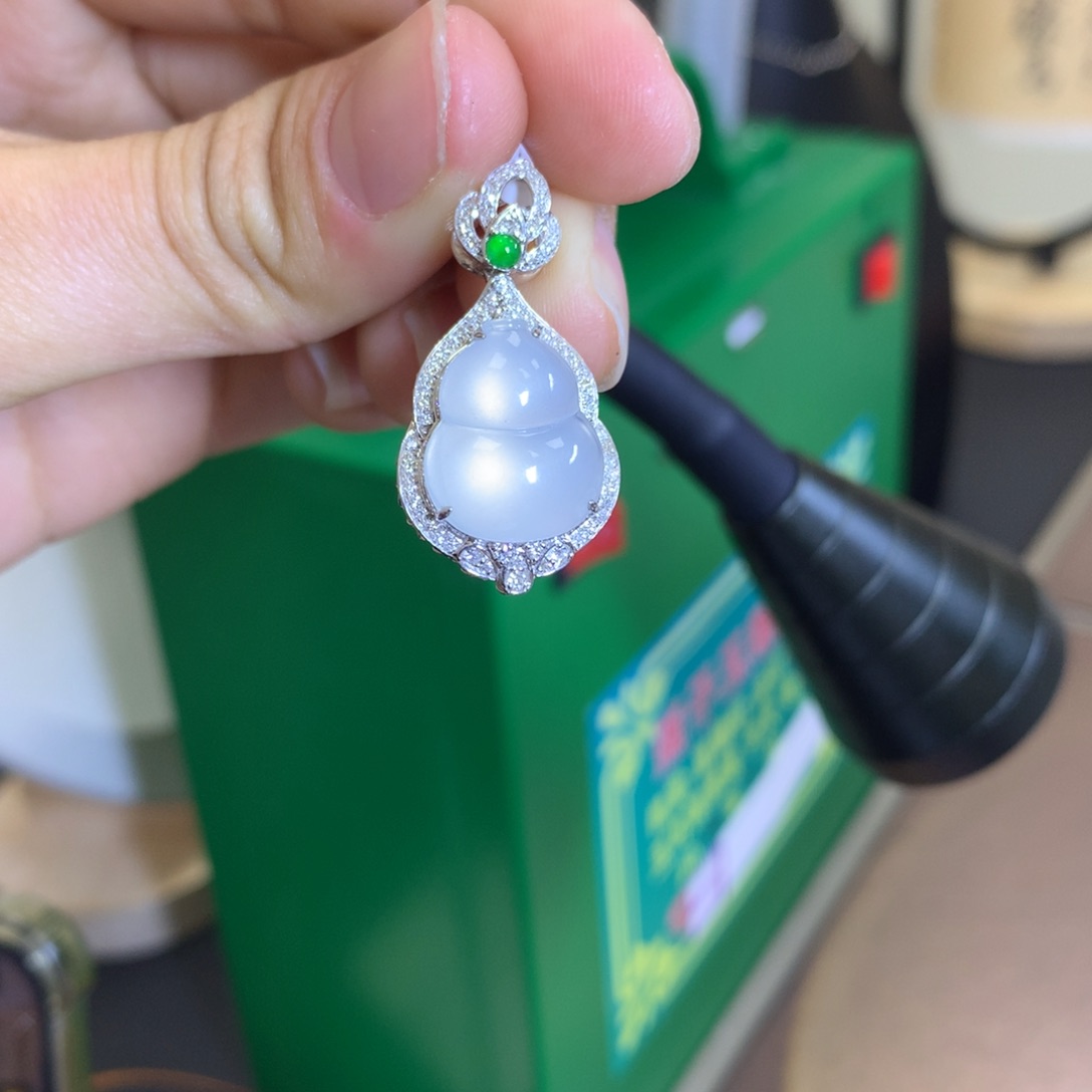 翡翠颈饰18K金镶嵌翡翠