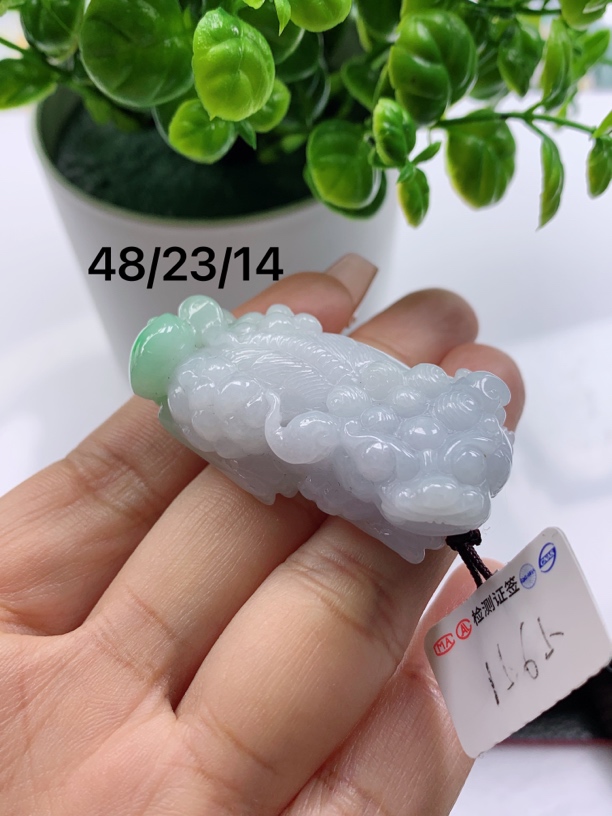 天然翡翠A货飘绿招财霸王貔貅吊坠