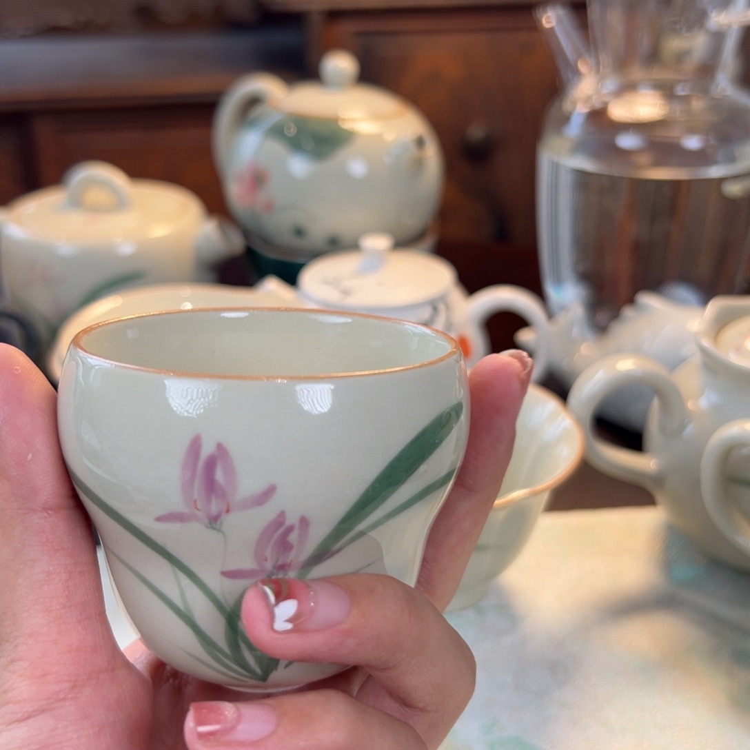 茶具等产品的生产和销售为一体的