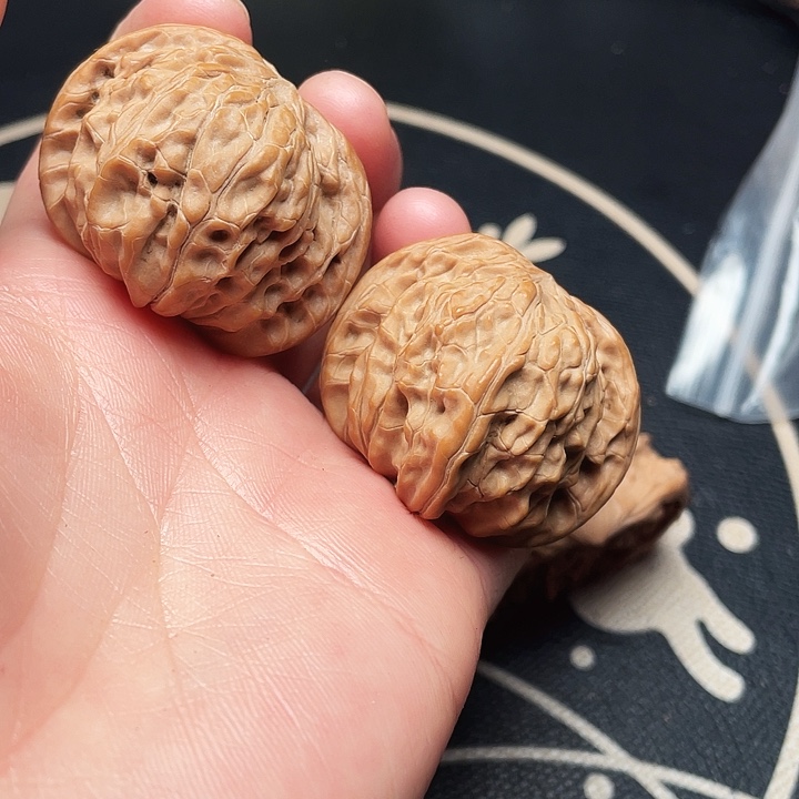 文玩核桃把件磨盘狮子头