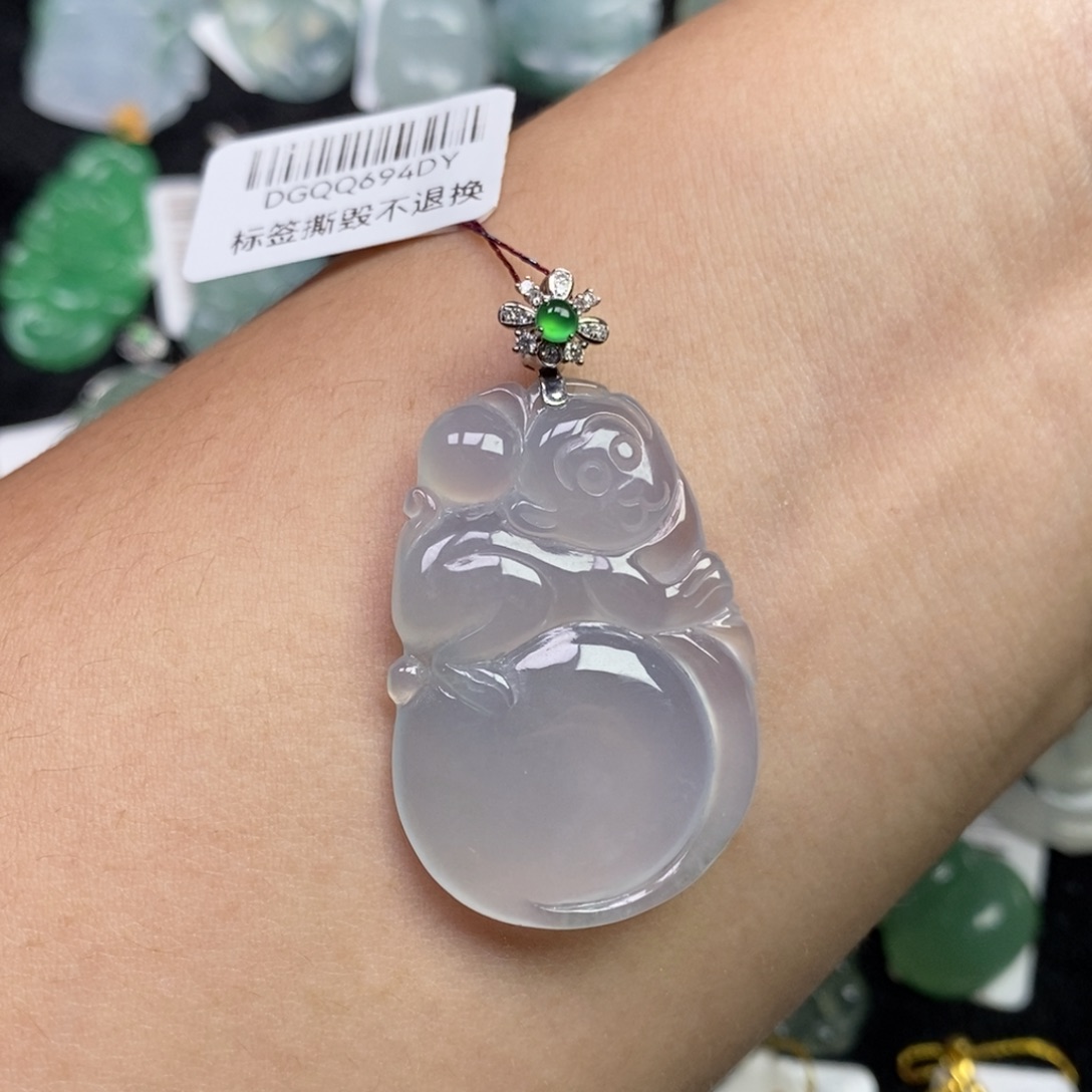 翡翠18K金镶嵌颈饰灵猴