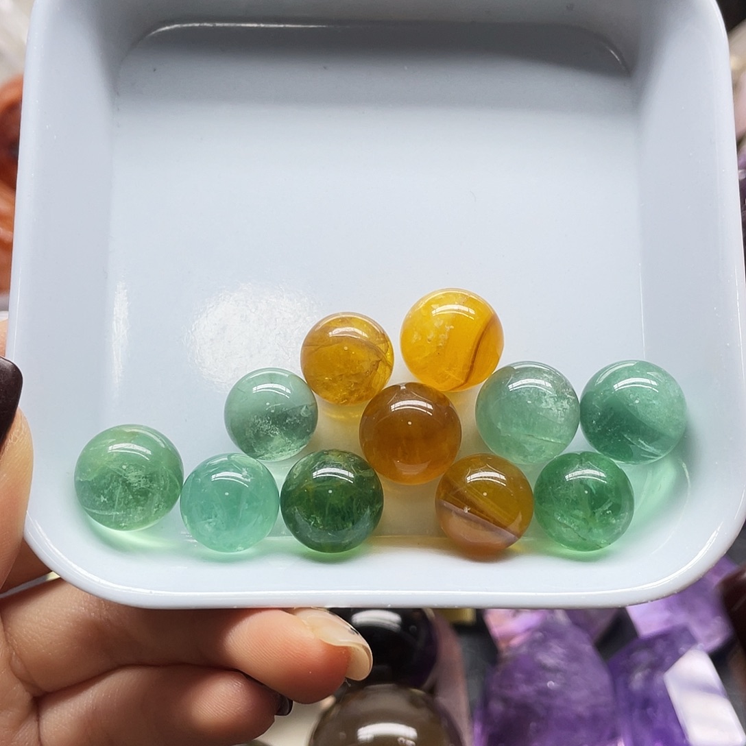 未镶嵌珠宝半成品水晶21莹石一盘