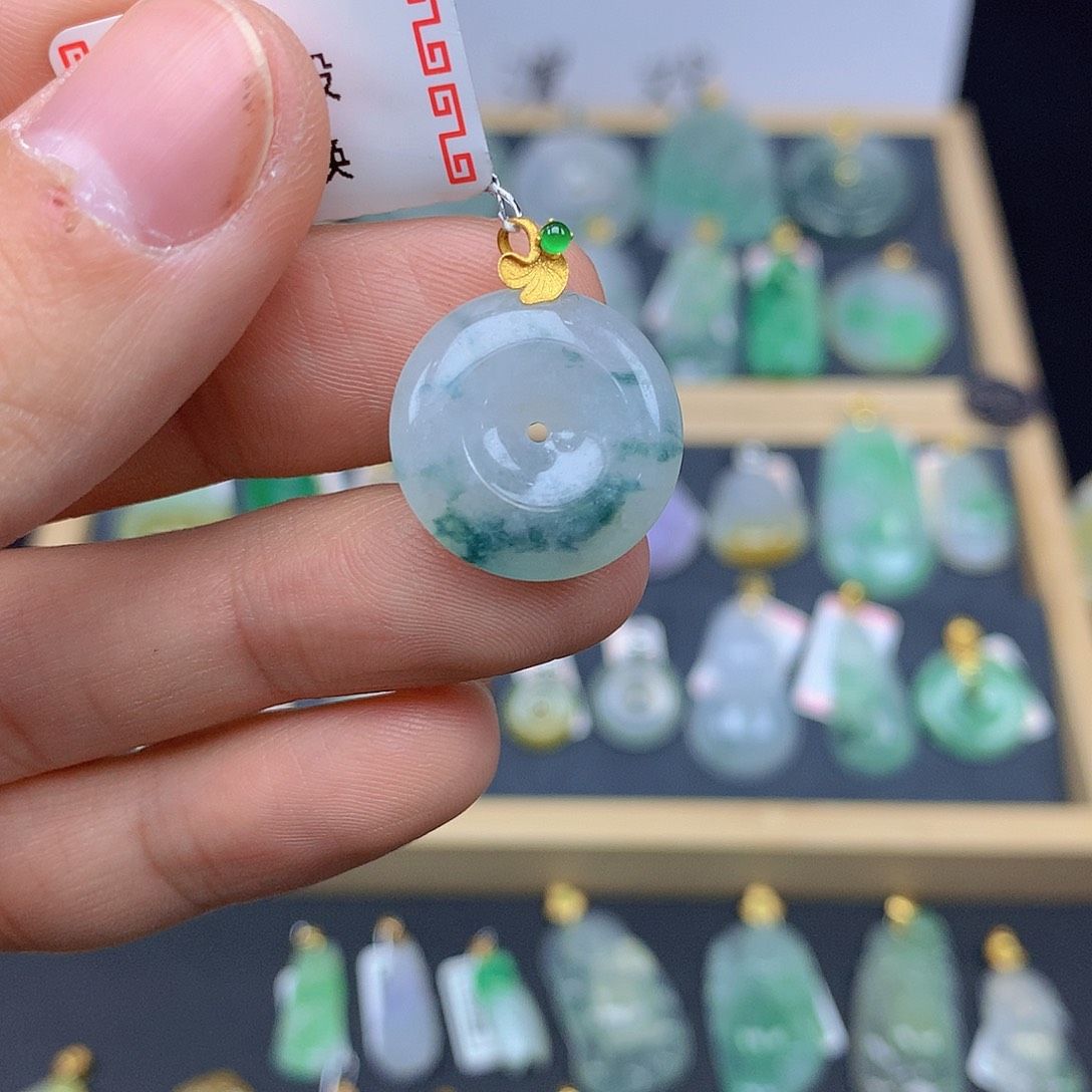 翡翠颈饰18K金镶嵌翡翠