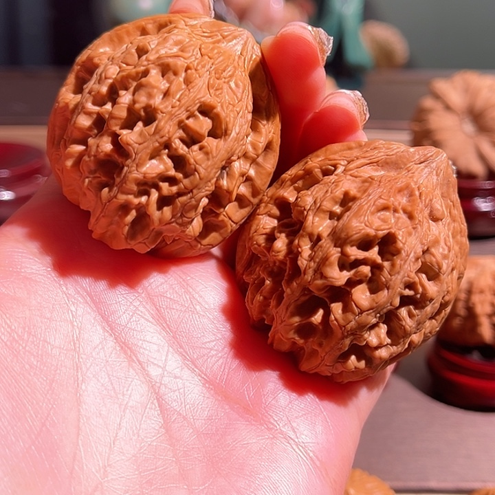 风***了把件文玩核桃大沽石