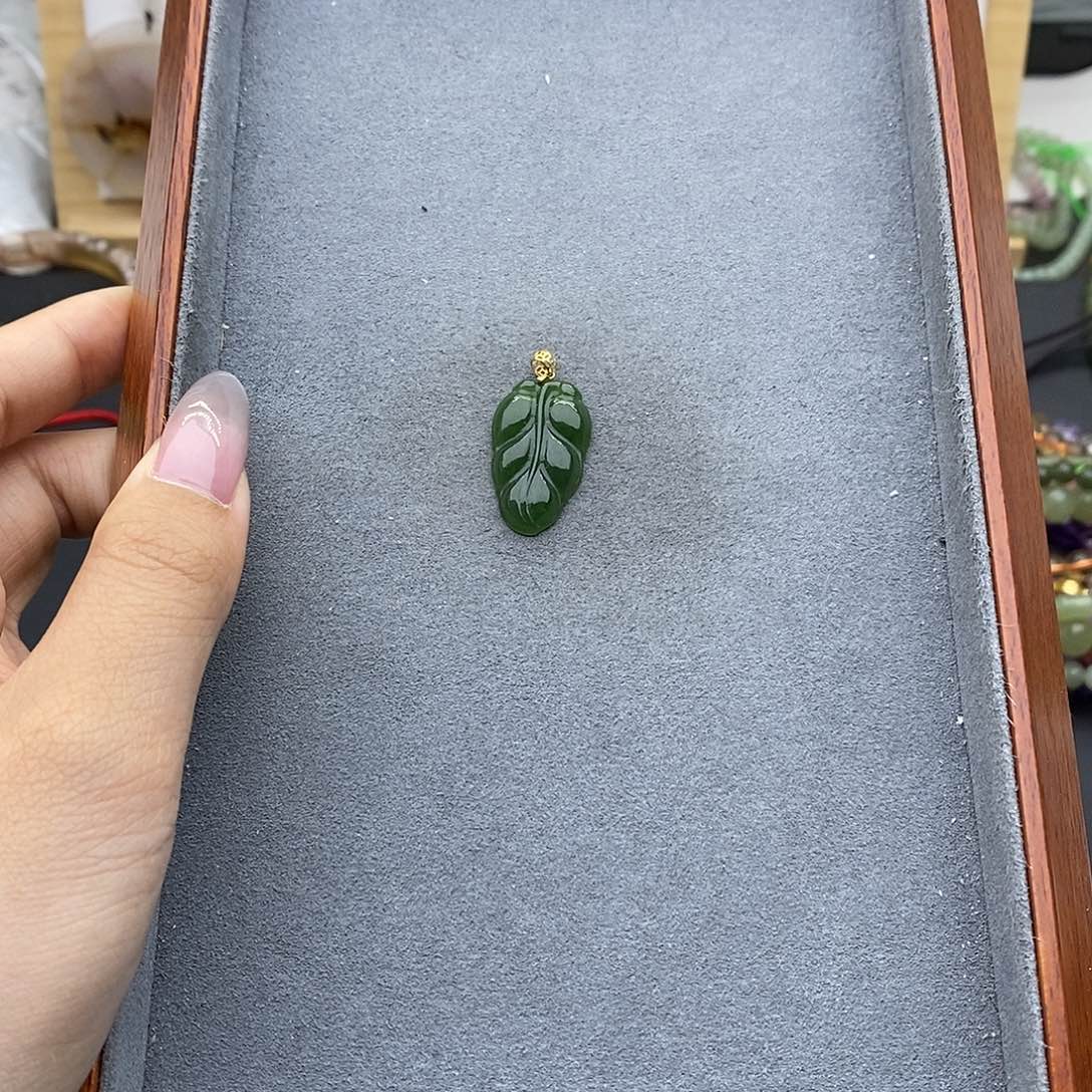 和田玉吊坠(不含链)18K金镶嵌