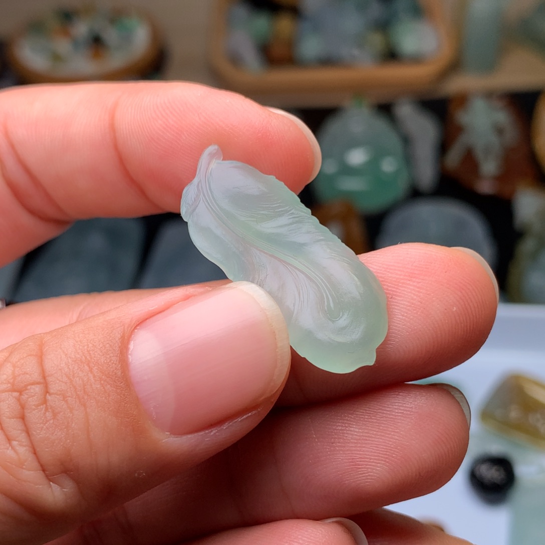 定制翡翠未镶嵌羽毛