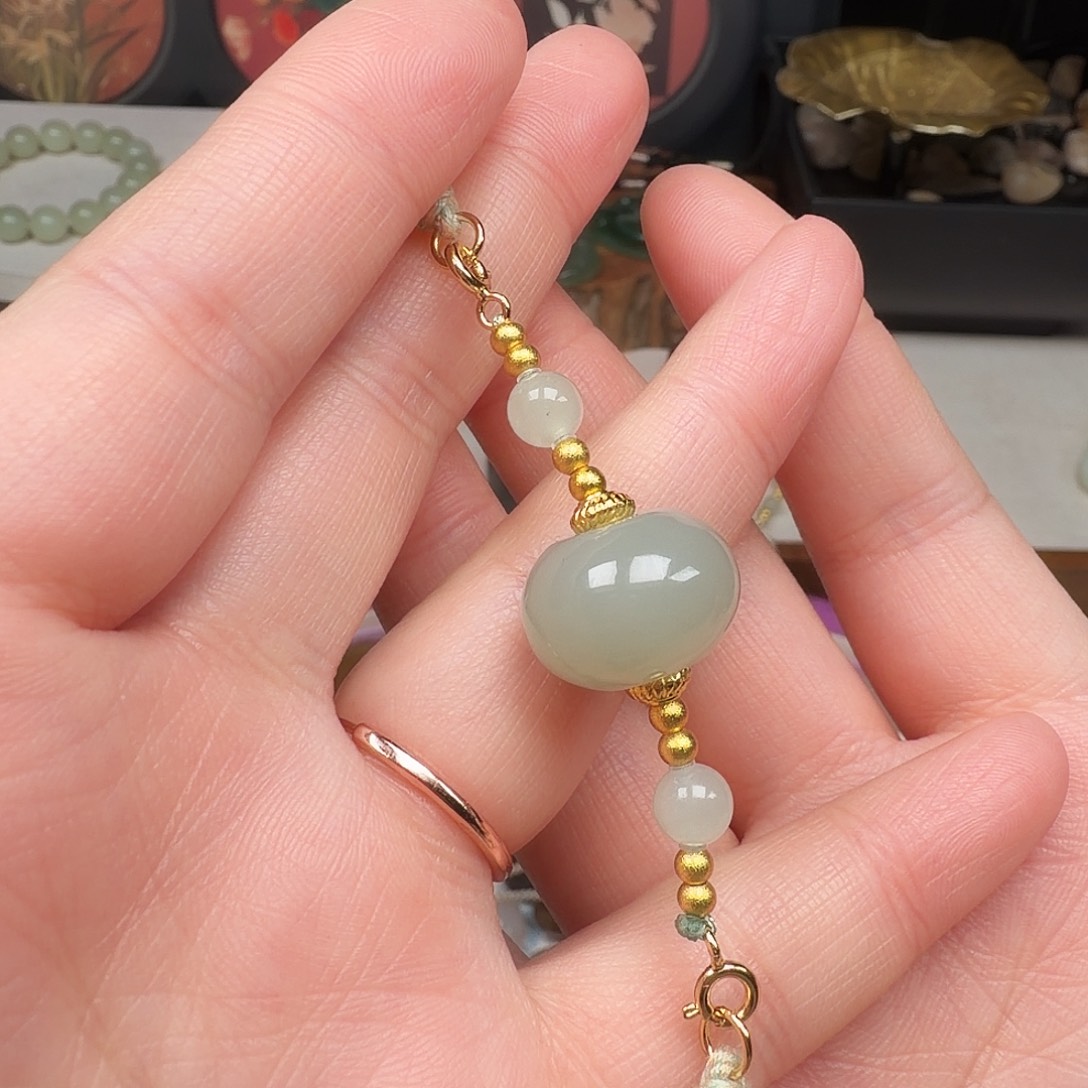 桃***）和田玉未镶嵌颈饰