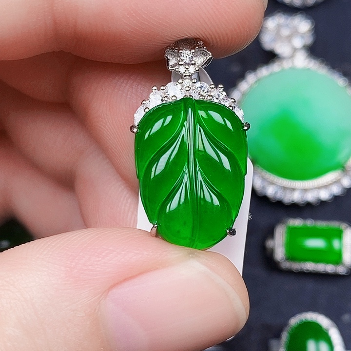翡翠银S925镶嵌吊坠(赠链)