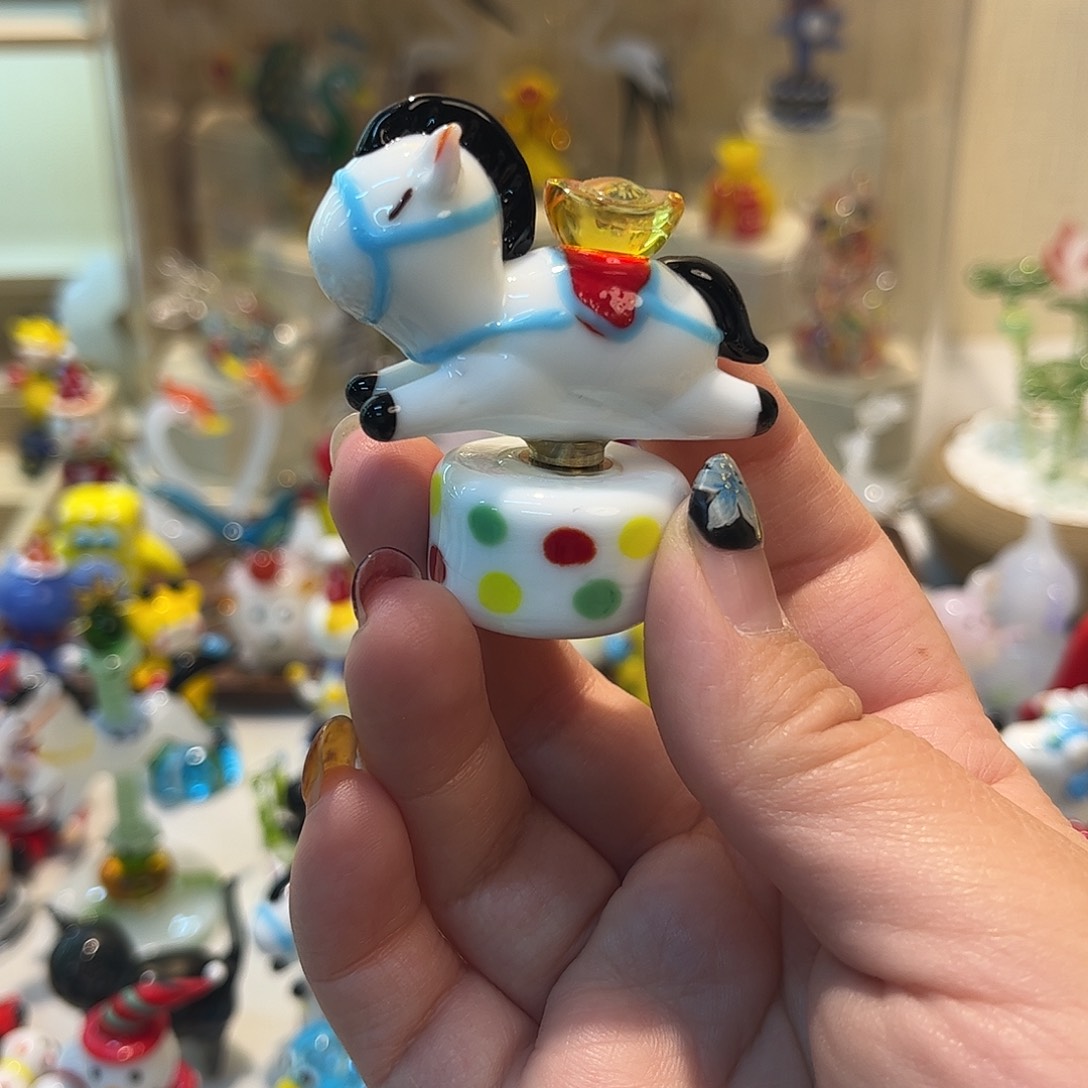 琉璃手工艺品马上有钱旋转