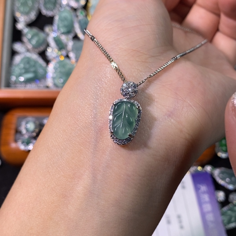 【闪购商品】翡翠颈饰未镶嵌天然