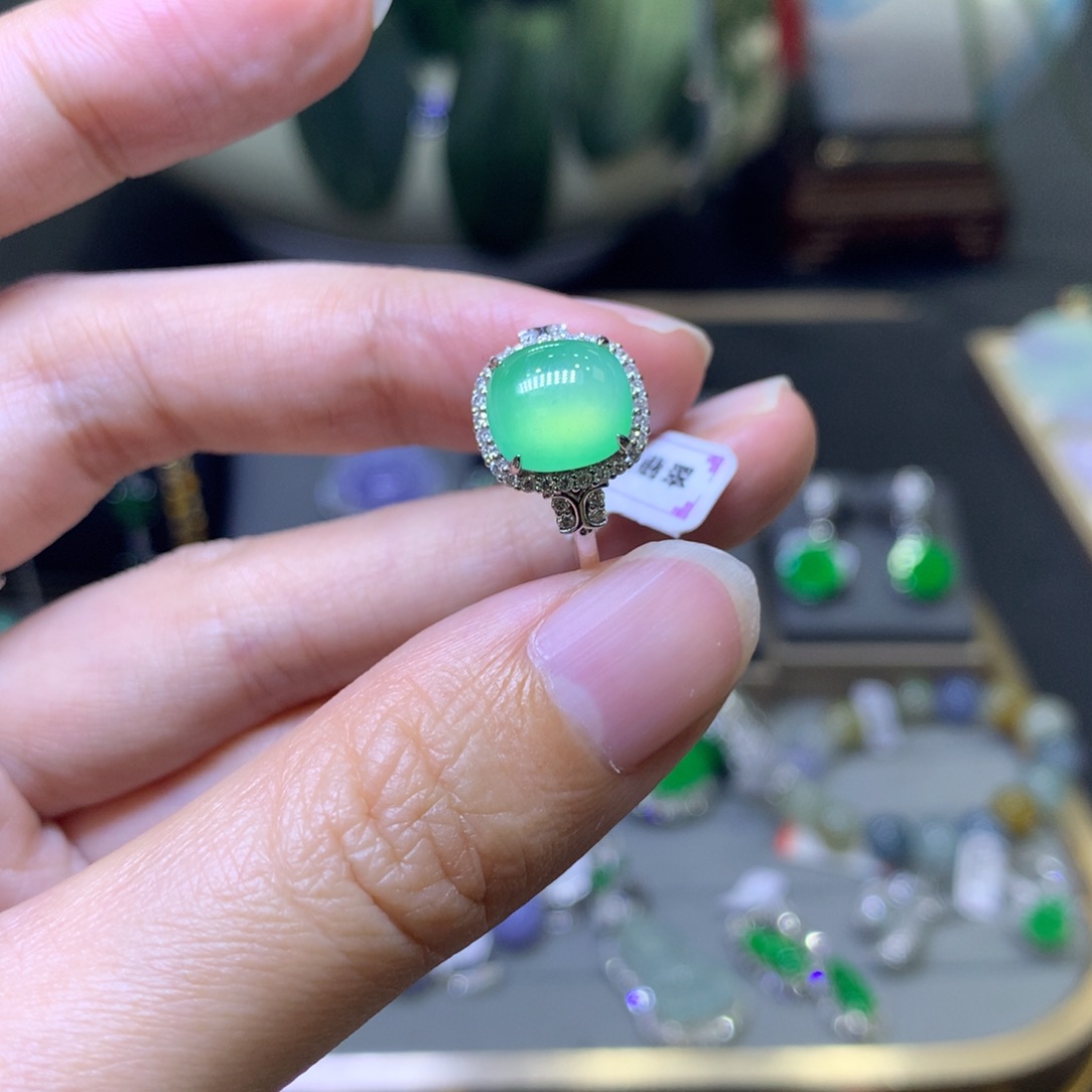 翡翠18K金镶嵌颈饰翡翠吊坠项链