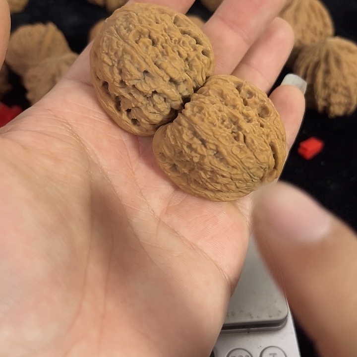 文玩核桃把件39左右小南疆，编号011