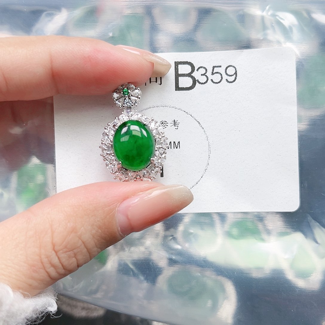 翡翠颈饰未镶嵌翡翠359