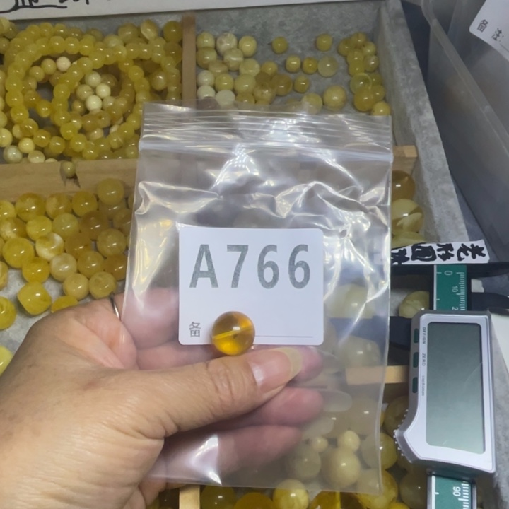 琥珀未镶嵌裸石微瑕14.6