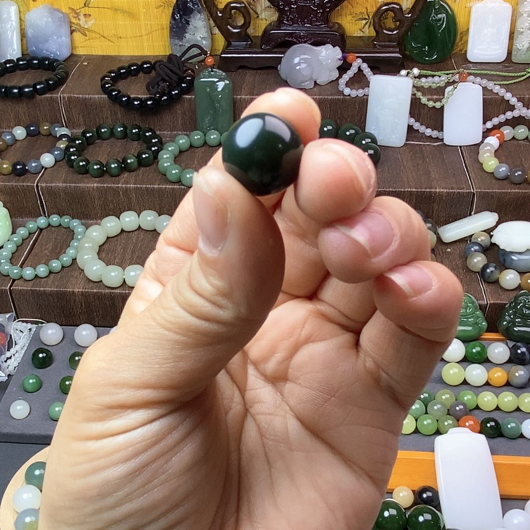 和田玉单珠未镶嵌小**柒