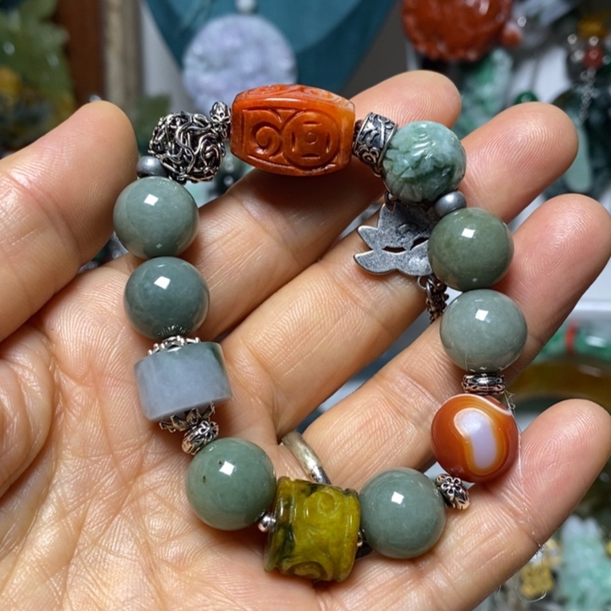 【闪购商品】翡翠吊坠(赠链)未镶嵌