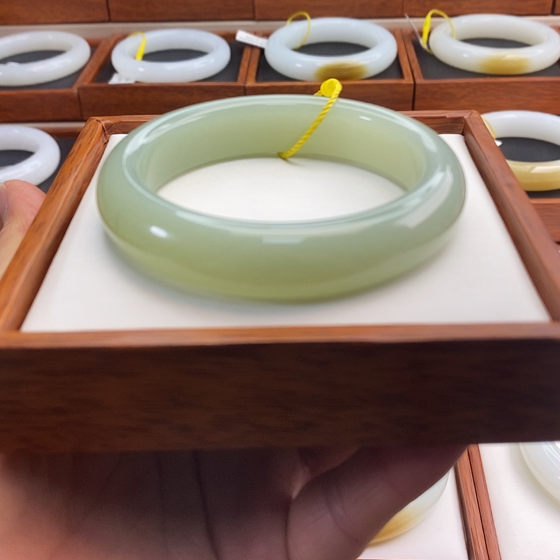 和田玉（青白玉）手镯未镶嵌