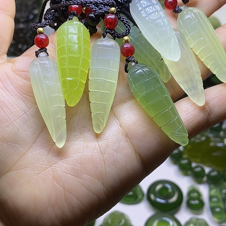 蛇纹石玉颈饰未镶嵌