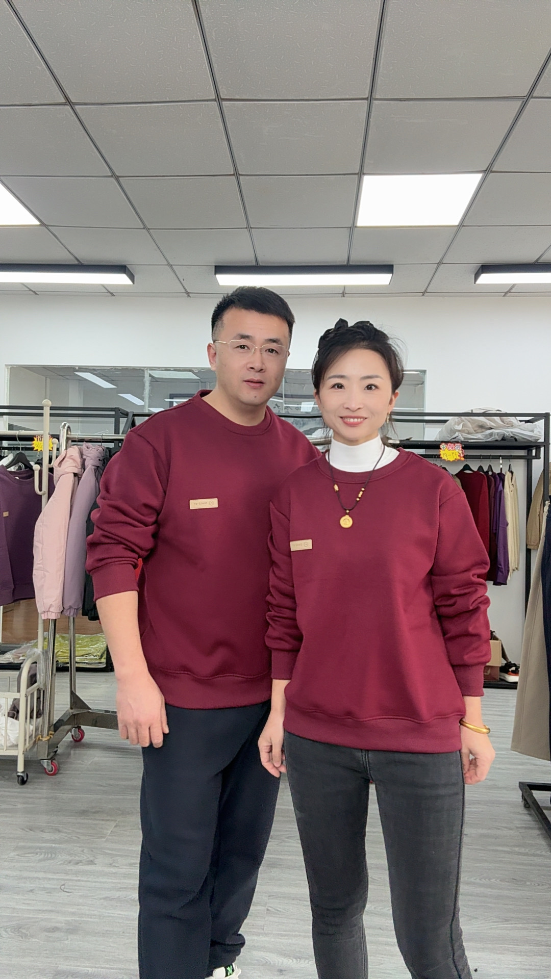 2024新年款加绒情侣卫衣男女宽松多色休闲上衣冬纯色户外百搭男款