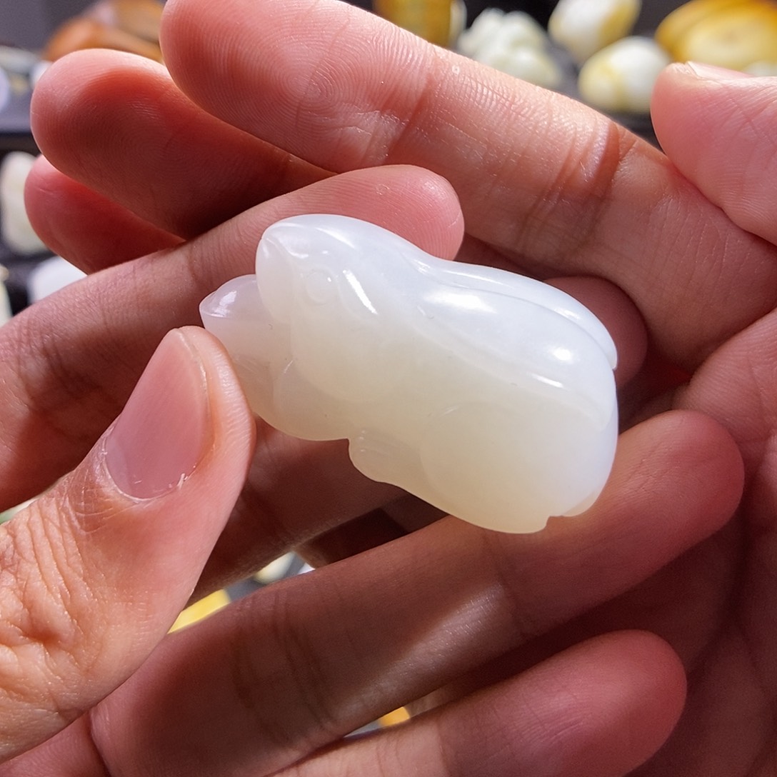 和田玉颈饰未镶嵌文**b