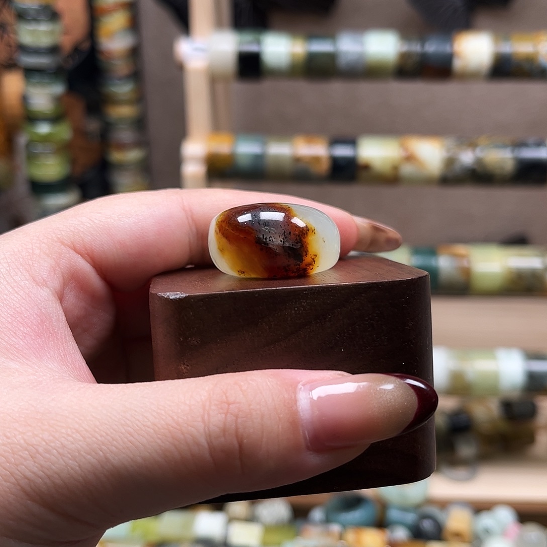 蛇纹石玉未镶嵌戒指17.6有瑕不退不换