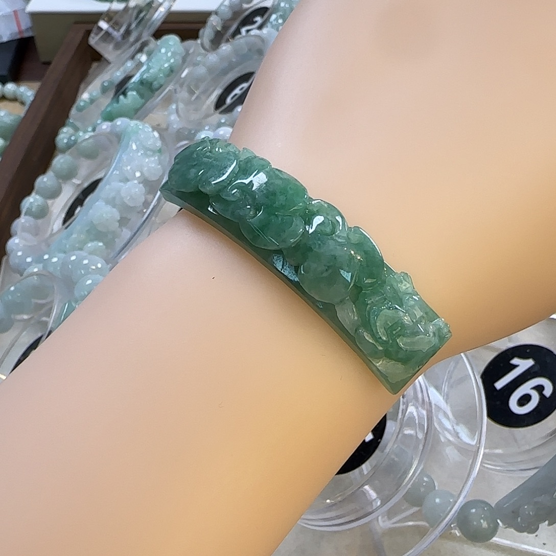 翡翠未镶嵌颈饰手牌60