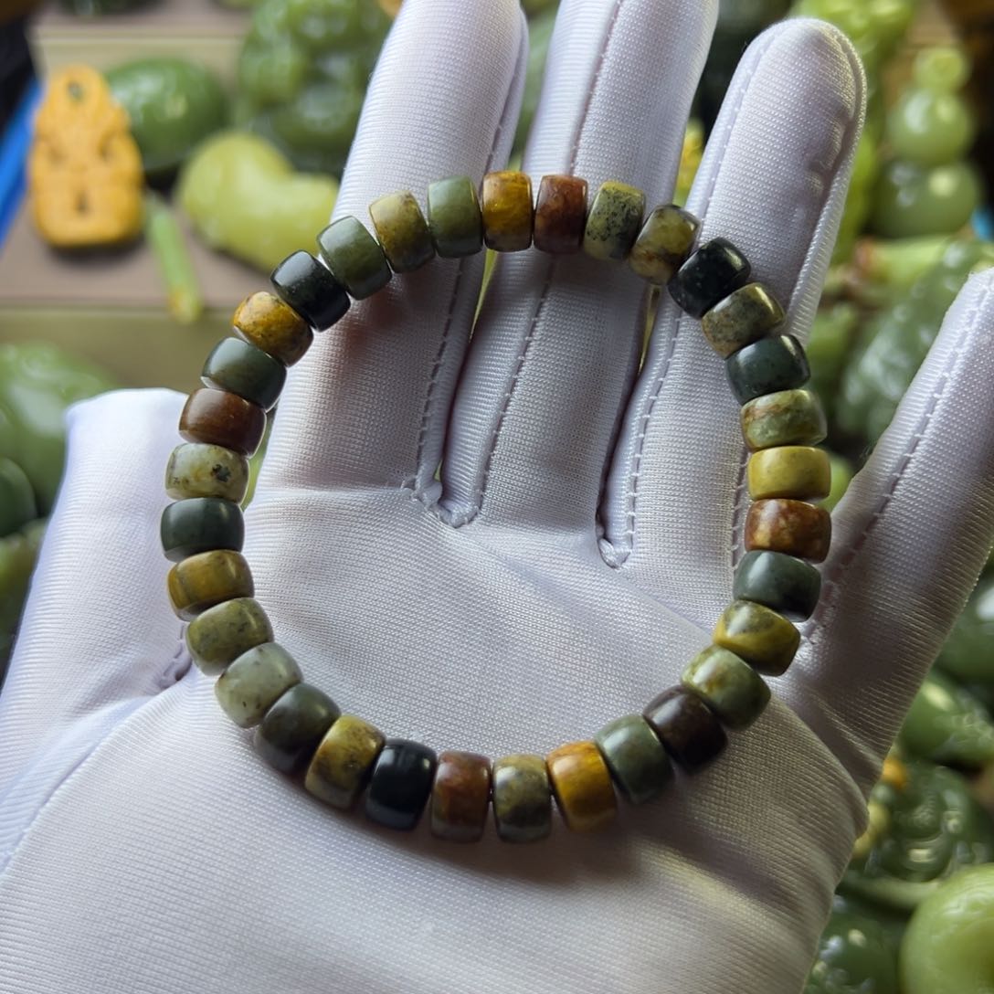 未镶嵌岫岩河磨玉（透闪石质玉）手链