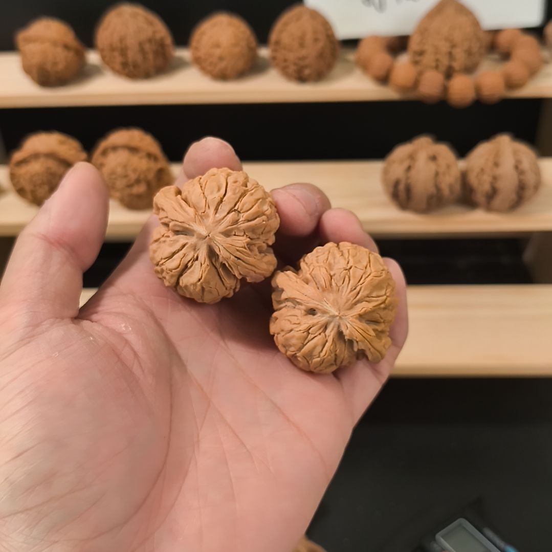 景***妤吊坠文玩核桃40甲骨文有黄点