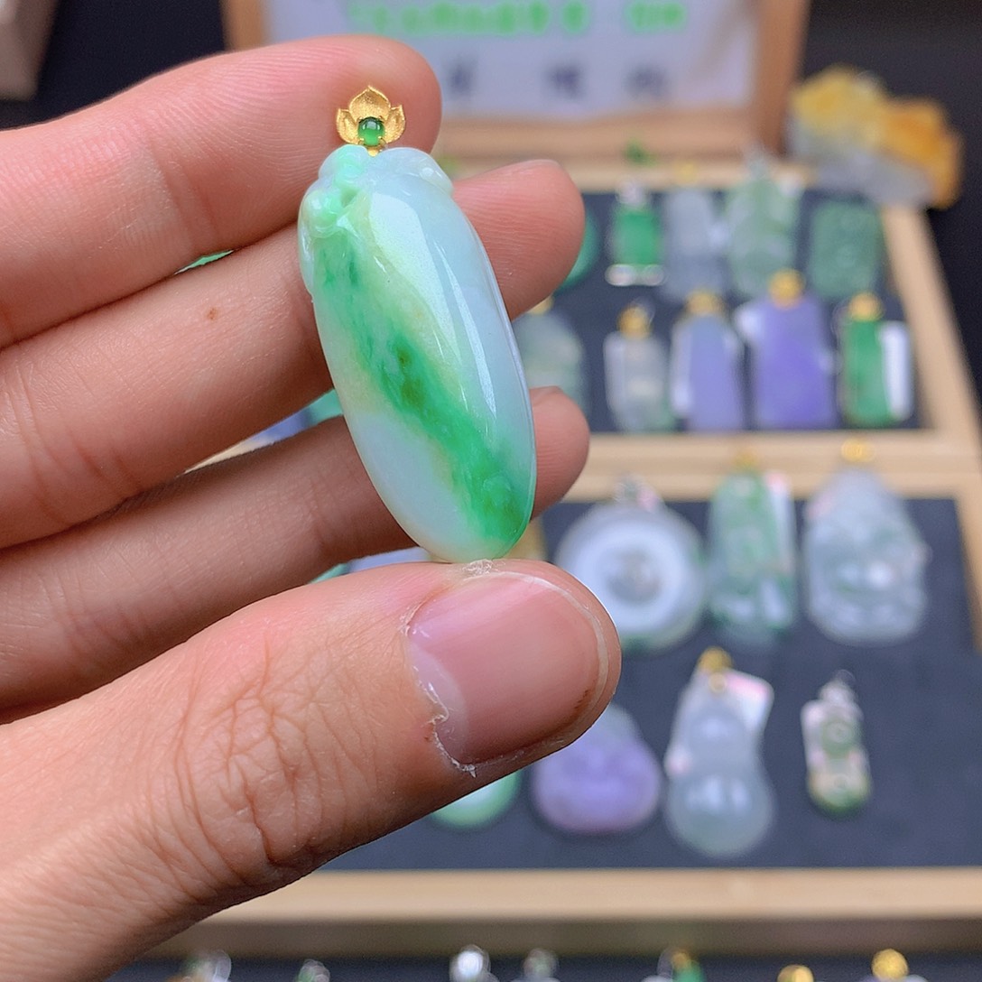 翡翠颈饰18K金镶嵌翡翠