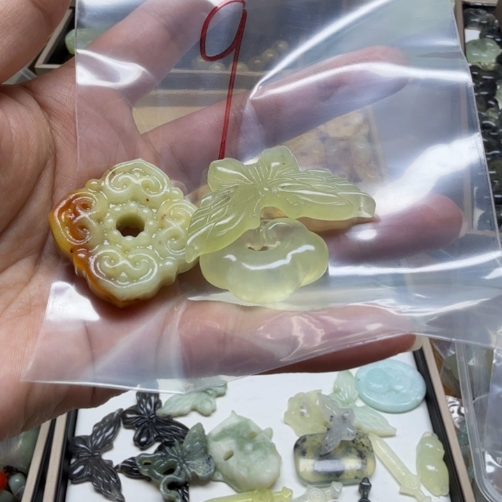 透闪石-蛇纹石玉吊坠未镶嵌