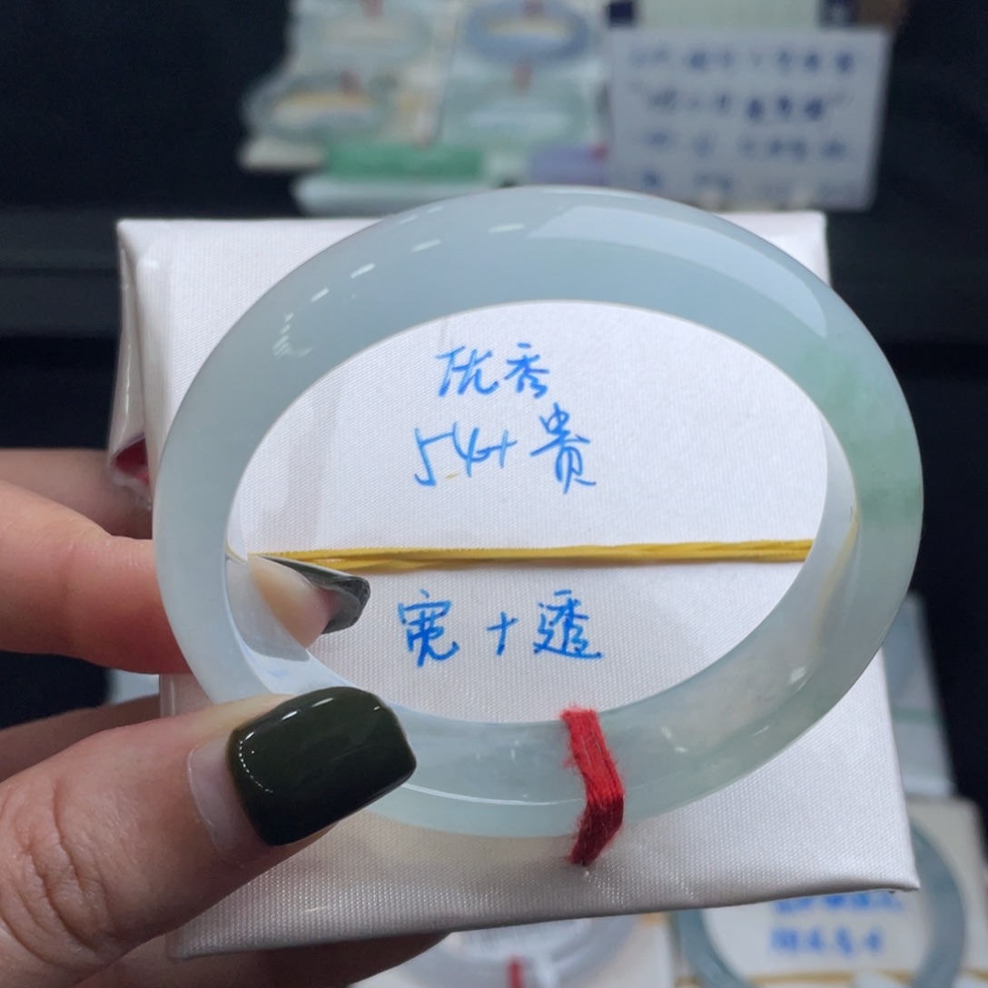 翡翠手镯未镶嵌翡翠手镯