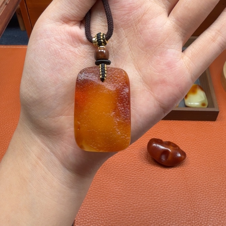 蜜蜡未镶嵌吊坠(赠链)