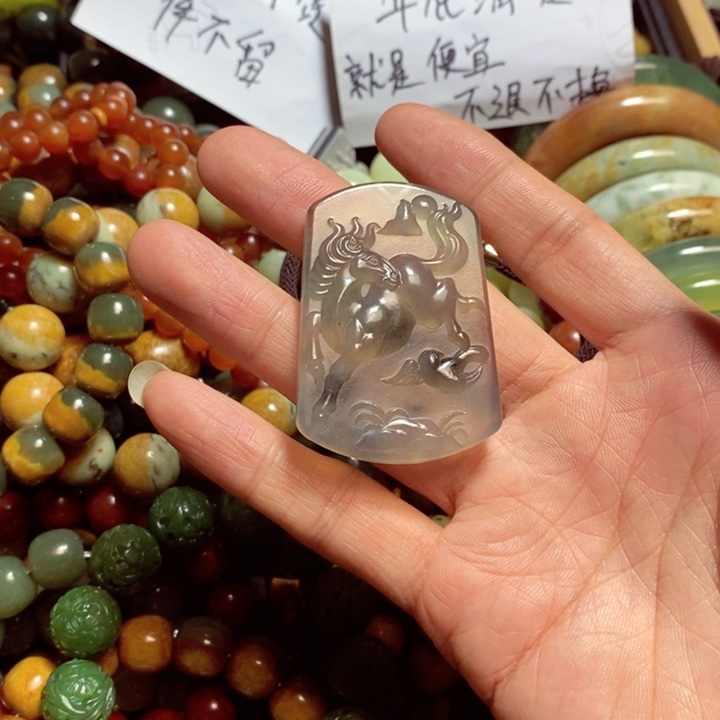 蛇纹石玉颈饰未镶嵌