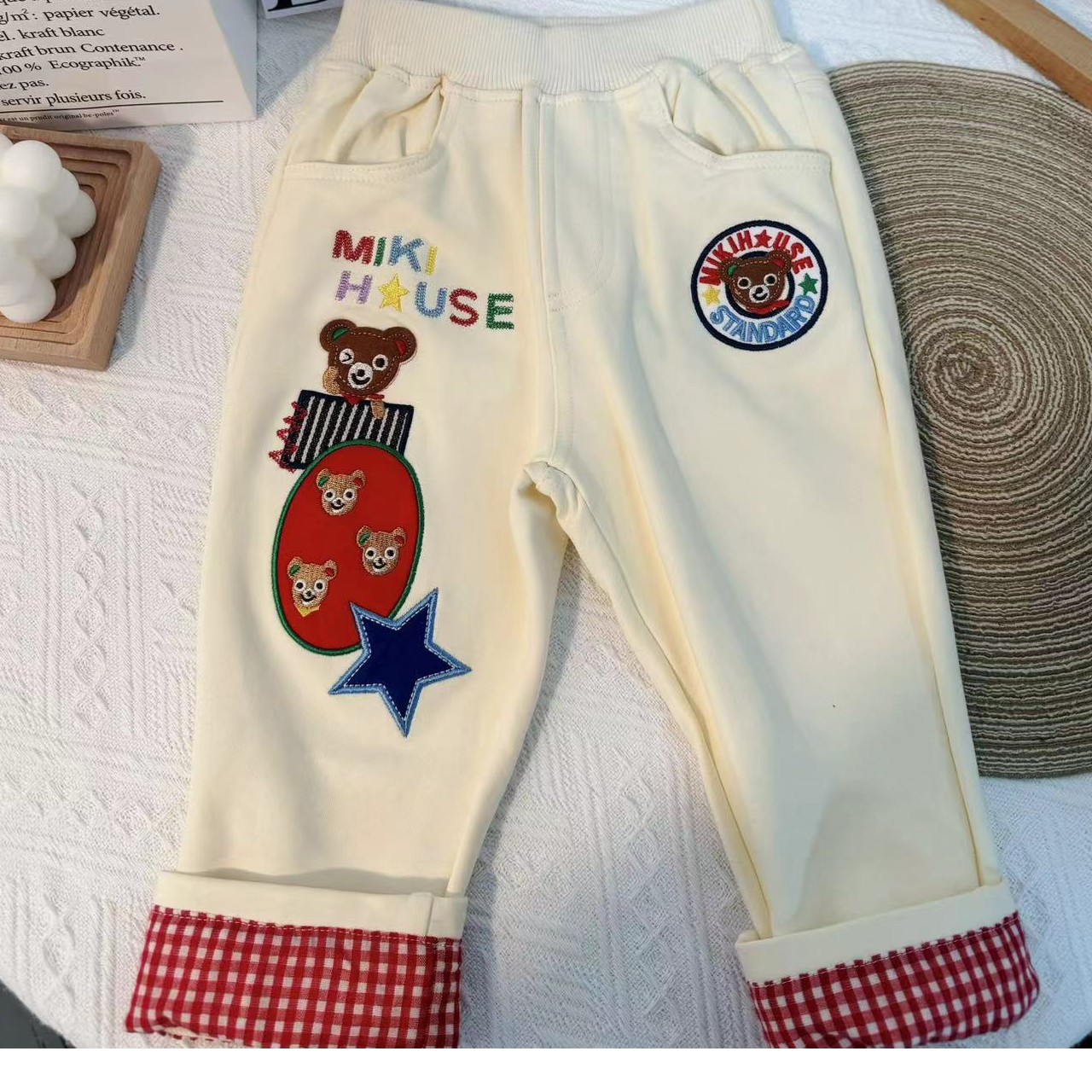 宝宝春新款米尔条徽章裤子（微瑕）