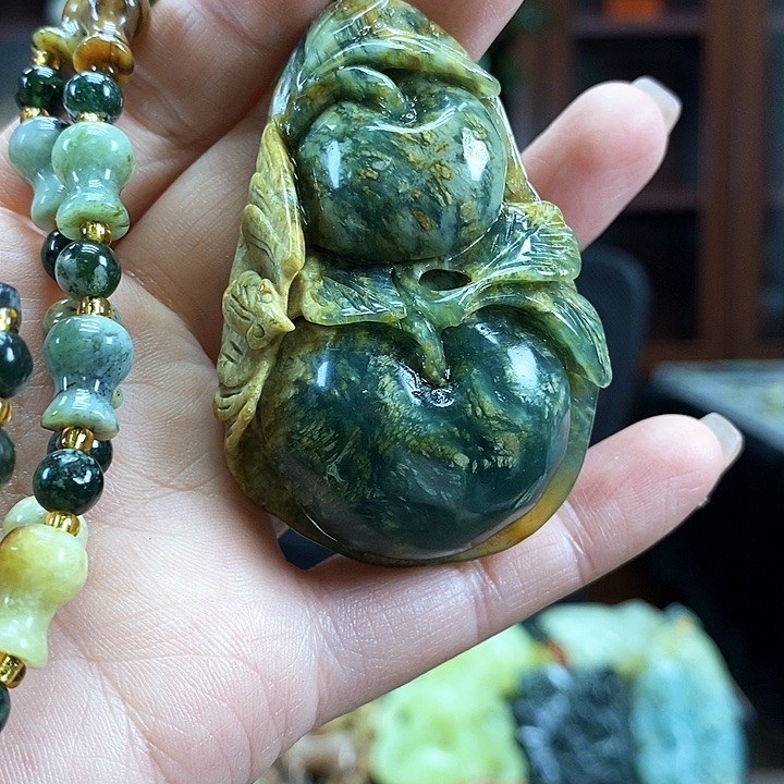 蛇纹石玉吊坠未镶嵌