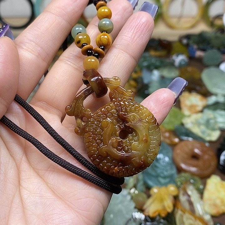 蛇纹石玉吊坠未镶嵌