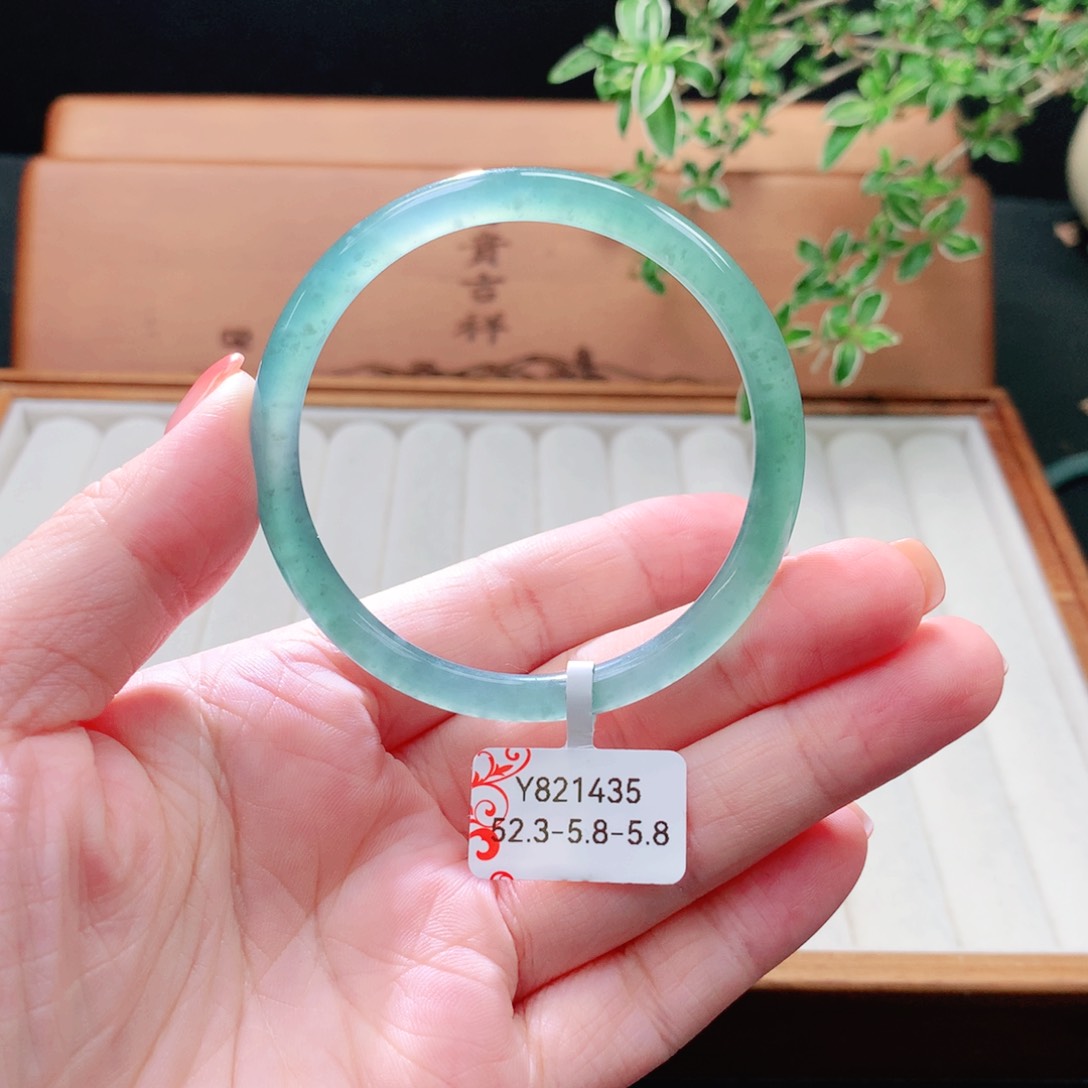 未镶嵌手镯（圆镯）翡翠