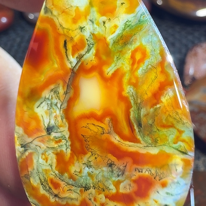 李***发玛瑙/玉髓未镶嵌颈饰