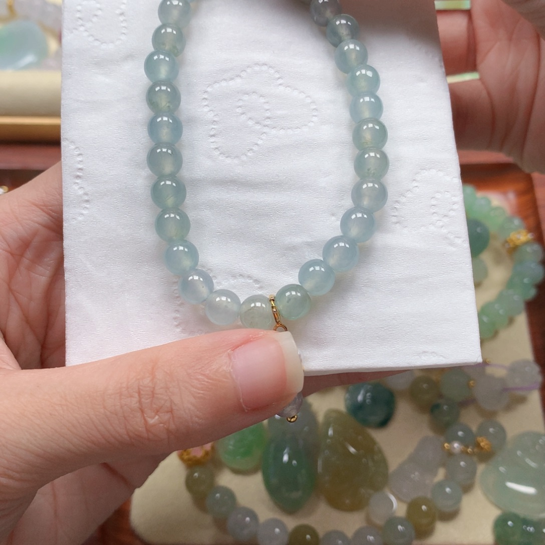 翡翠未镶嵌颈饰是