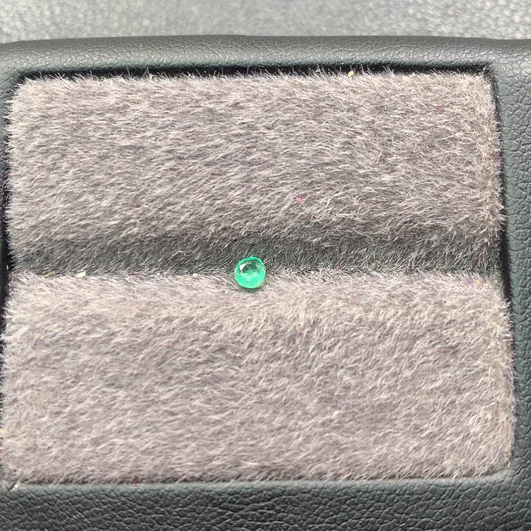 练***哥祖母绿裸石0.12克拉祖母绿