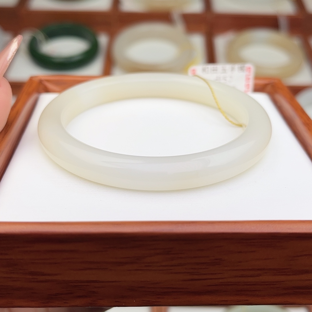 和田玉未镶嵌手镯57