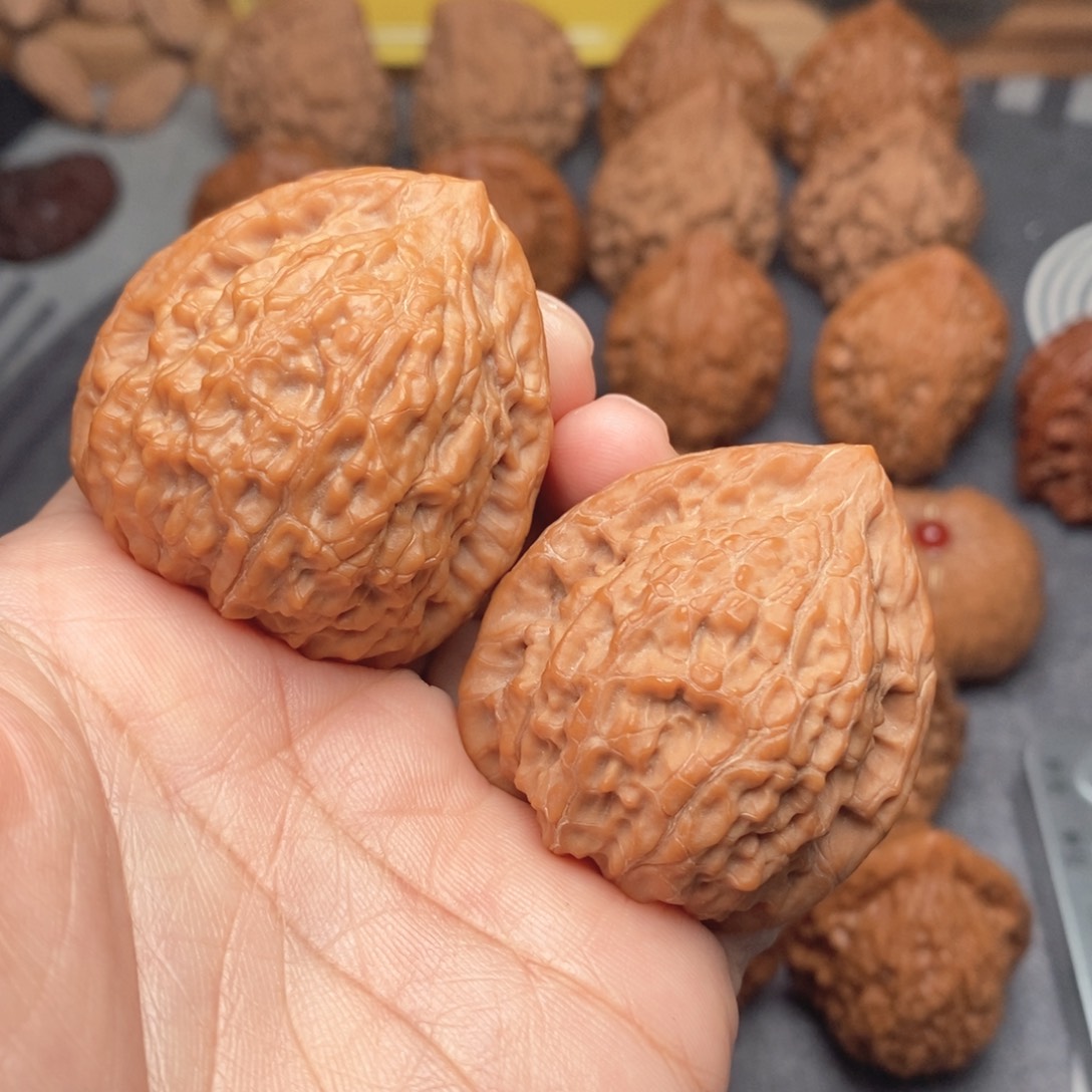 余***.文玩核桃蛇王一抹红38边尖有磕碰完美主义不拍