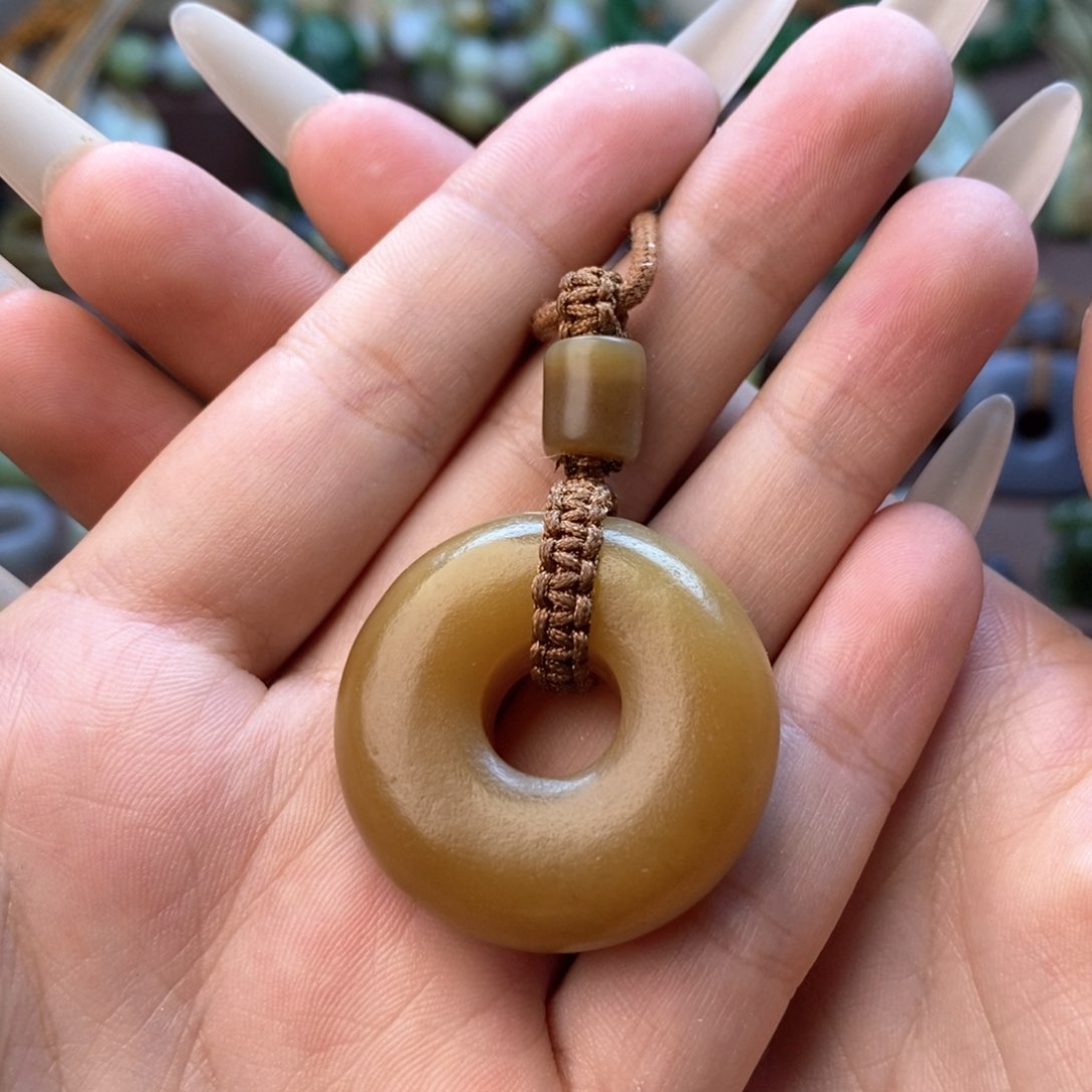 和田玉颈饰未镶嵌定制