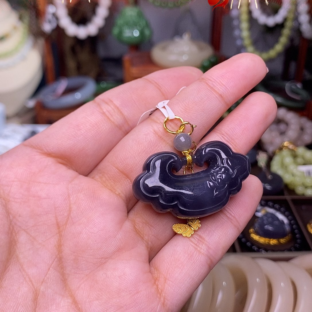 和田玉烟紫帝王紫补贴如意锁未镶嵌