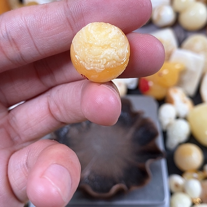 琥珀裸石未镶嵌我