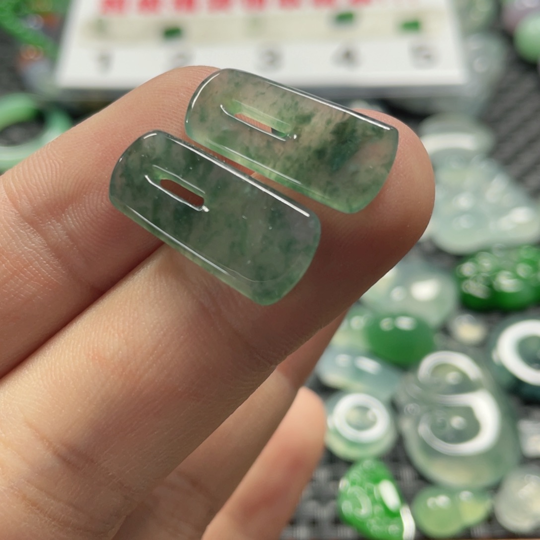 翡翠颈饰未镶嵌翡翠