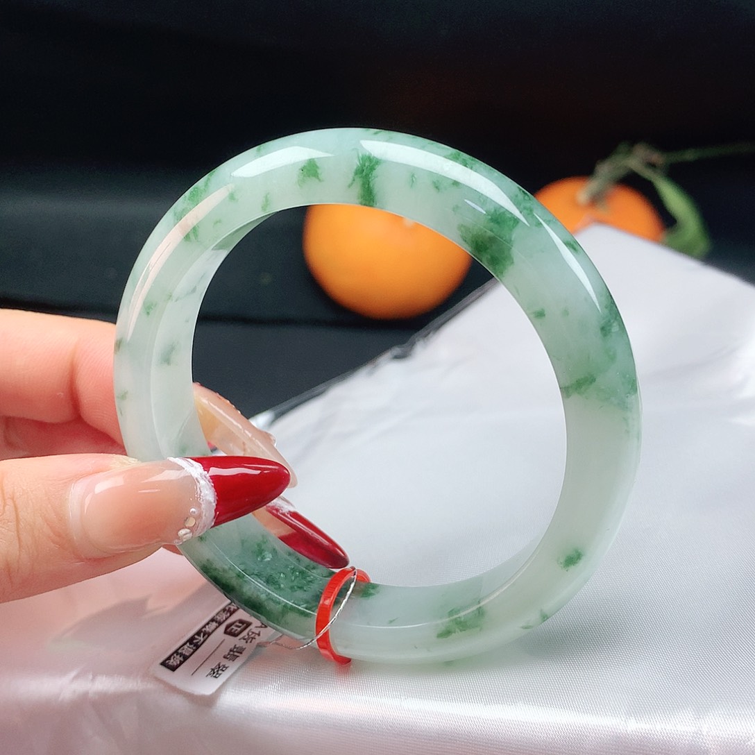 翡翠手镯未镶嵌57圈