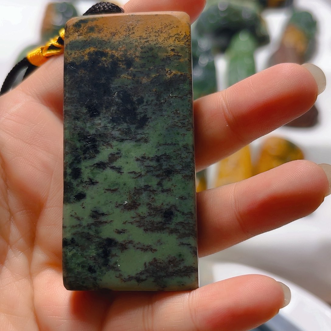 岫岩河磨玉（透闪石质玉）挂件未镶嵌