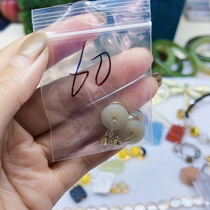 小***妹查罗石合金珠宝半成品